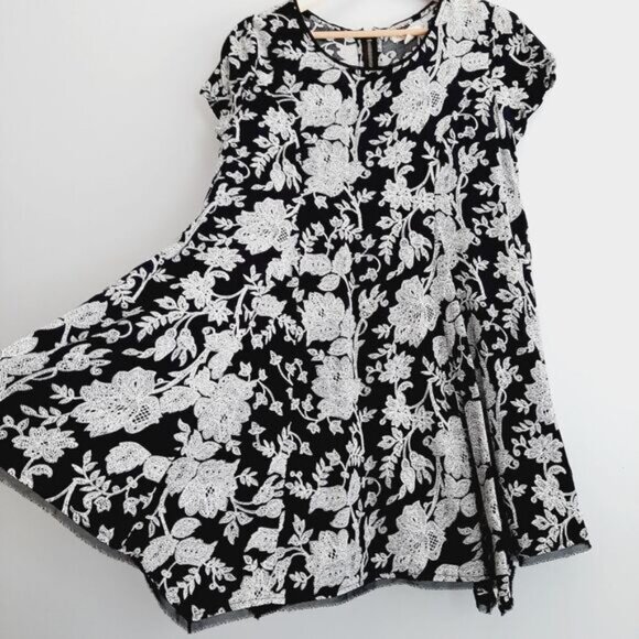 SILENCE + NOISE UO Floral Mini Dress Flowy Lightweight B&W Sz M - Picture 7 of 14
